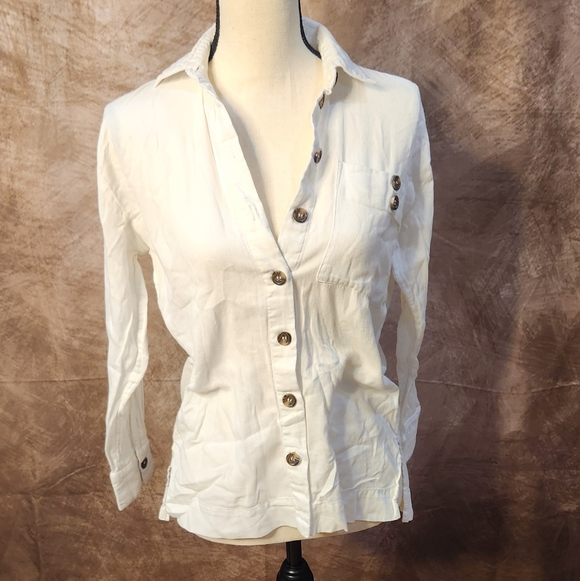 Topshop Tops - Topshop White Button-Up Shirt – Tortoiseshell Buttons – US 0 / UK 4